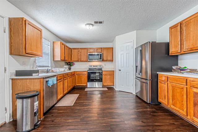 3016 Cesareo Drive, Grand Prairie, TX 75052