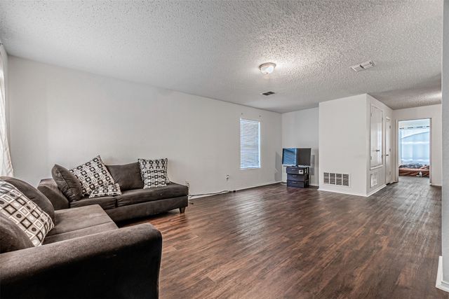 3016 Cesareo Drive, Grand Prairie, TX 75052