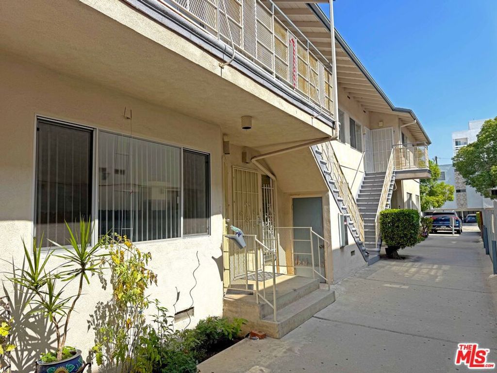 3739 Mentone Avenue, Los Angeles, CA 90034 — photo 2