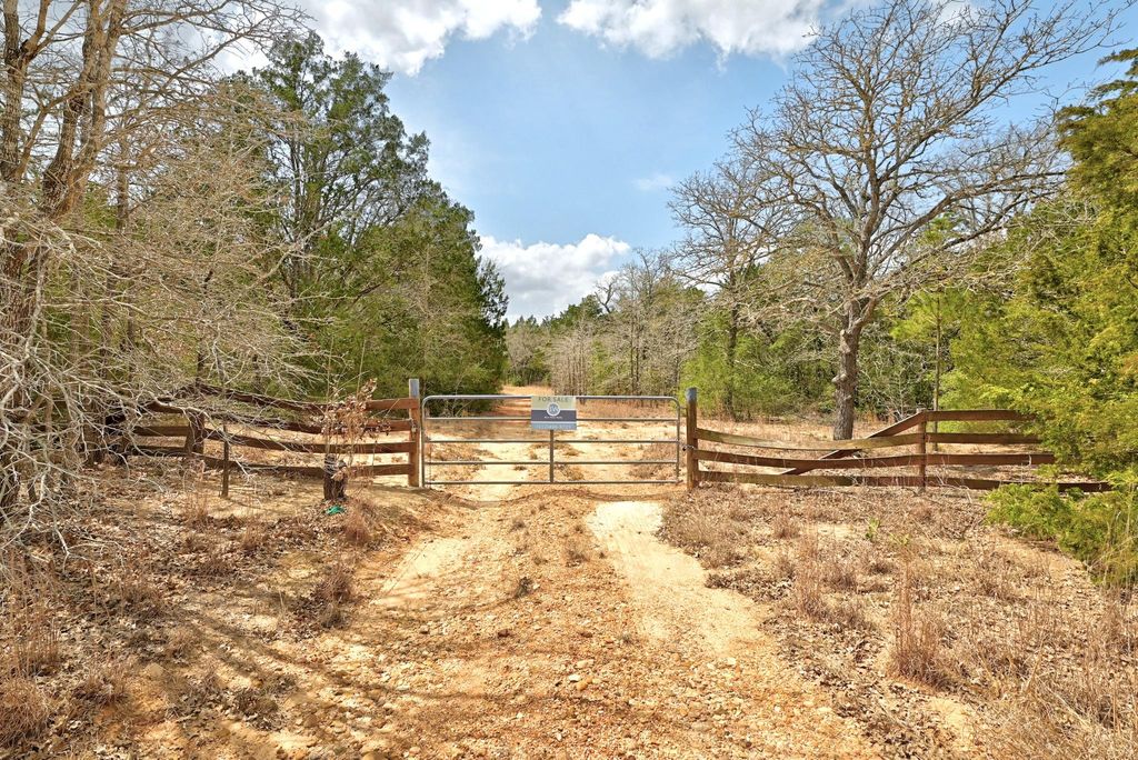 109 Crepe Myrtle RD, Bastrop, TX 78602