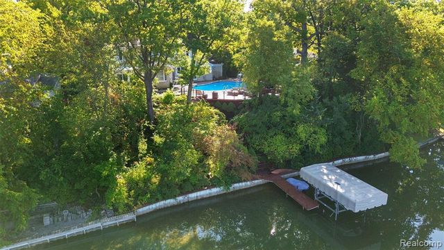 3379 Wormer Drive, Waterford, MI 48329