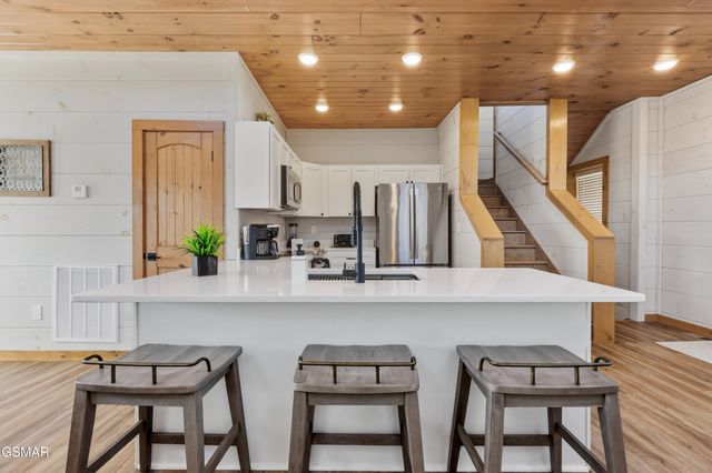 2872 Sequoia Road, Pigeon Forge, TN 37863