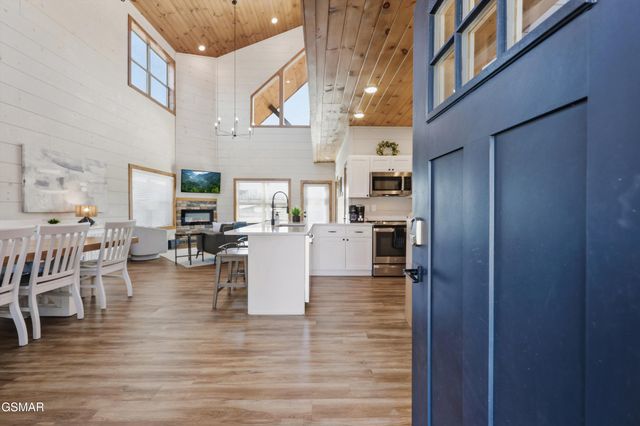 2872 Sequoia Road, Pigeon Forge, TN 37863