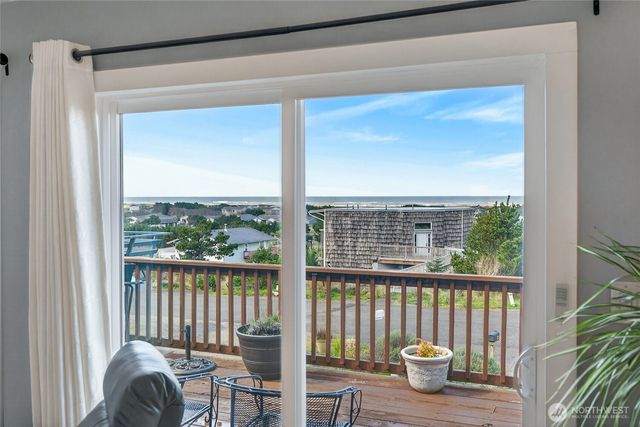 33612 J Place, Ocean Park, WA 98640