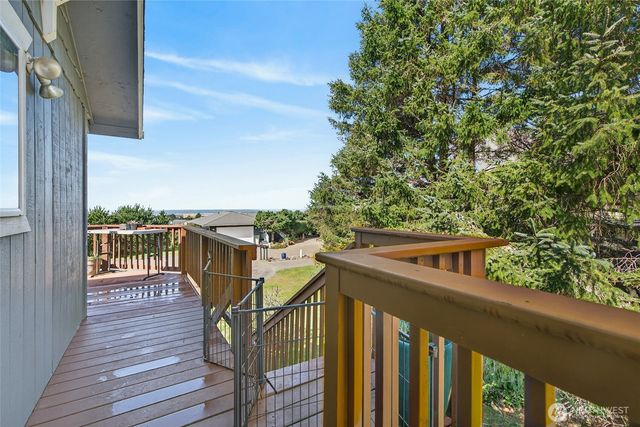 33612 J Place, Ocean Park, WA 98640