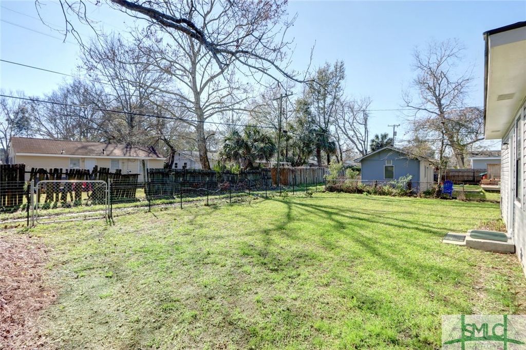 Image 4 of property listing at 2033 E 41st Street, Savannah, GA 31404
