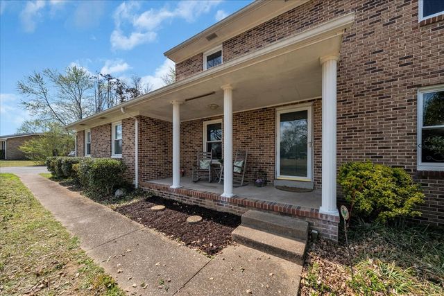 203 Twelve Oaks Rd, Tullahoma, TN 37388