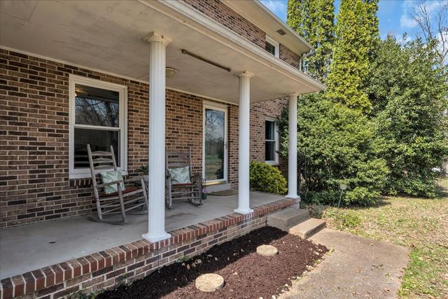 203 Twelve Oaks Rd, Tullahoma, TN 37388