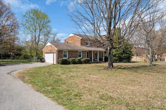 203 Twelve Oaks Rd, Tullahoma, TN 37388