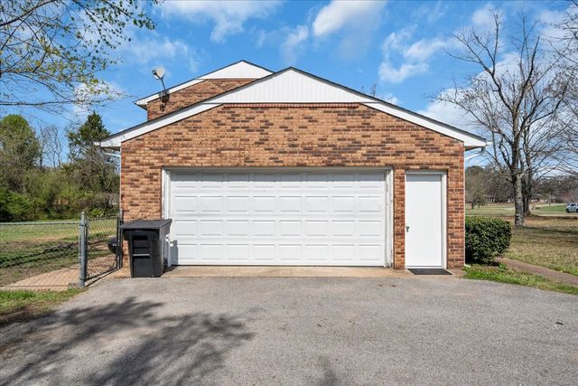 203 Twelve Oaks Rd, Tullahoma, TN 37388