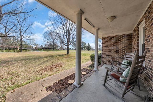 203 Twelve Oaks Rd, Tullahoma, TN 37388