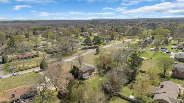 203 Twelve Oaks Rd, Tullahoma, TN 37388