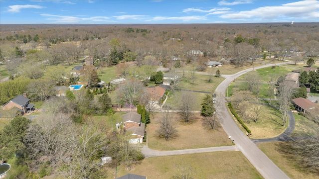 203 Twelve Oaks Rd, Tullahoma, TN 37388