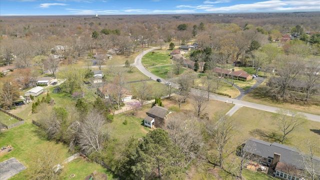 203 Twelve Oaks Rd, Tullahoma, TN 37388