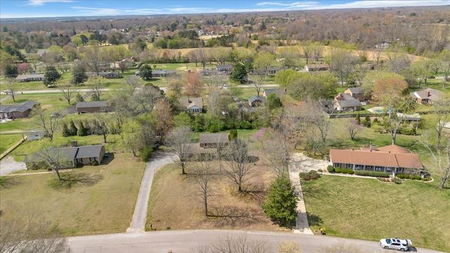 203 Twelve Oaks Rd, Tullahoma, TN 37388