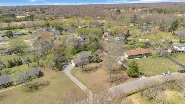 203 Twelve Oaks Rd, Tullahoma, TN 37388