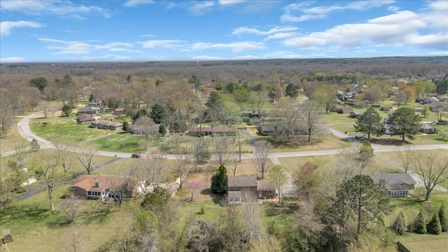 203 Twelve Oaks Rd, Tullahoma, TN 37388