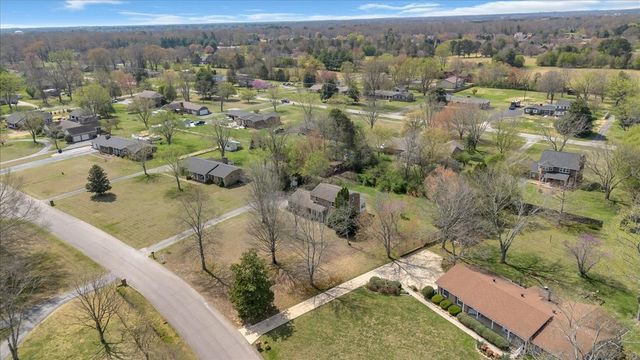 203 Twelve Oaks Rd, Tullahoma, TN 37388