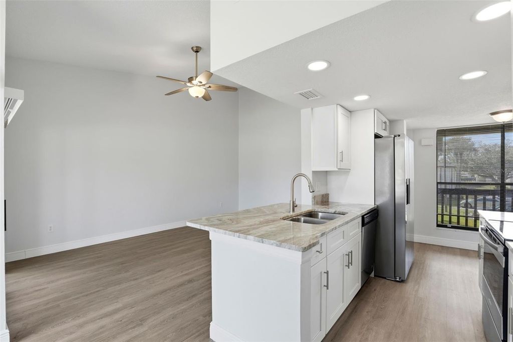 Image 8 of property listing at 1362 STEARMAN COURT 20, Orlando, FL 32825