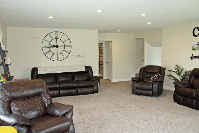 7100 N Union Road, Cedar Falls, IA 50613