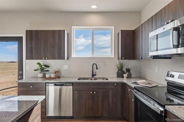 995 E Kirkwood Drive, Pueblo, CO 81007