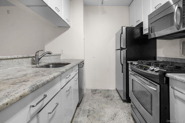 4 Martine Avenue 418, White Plains, NY 10606