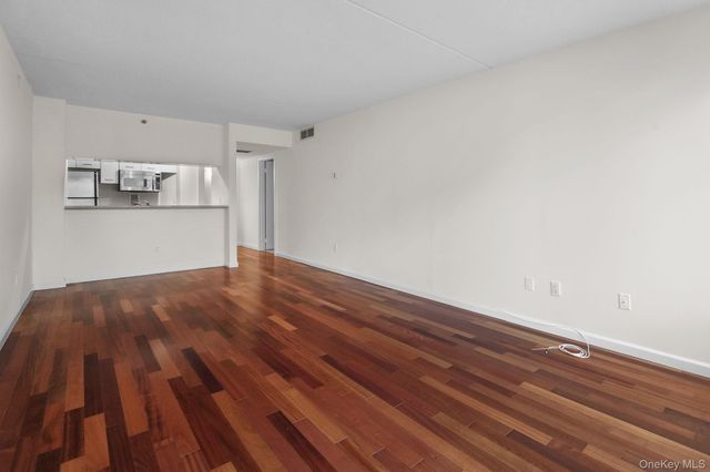 4 Martine Avenue 418, White Plains, NY 10606