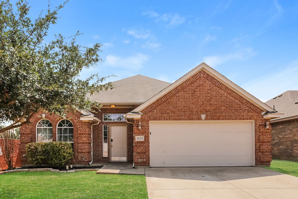 1424 Sierra Blanca Drive, Fort Worth, TX 76028