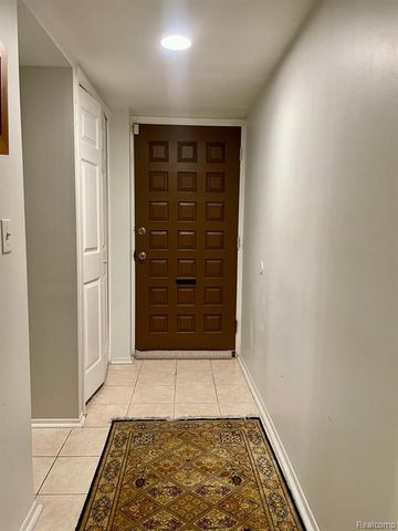 18344 University Park Drive, Livonia, MI 48152