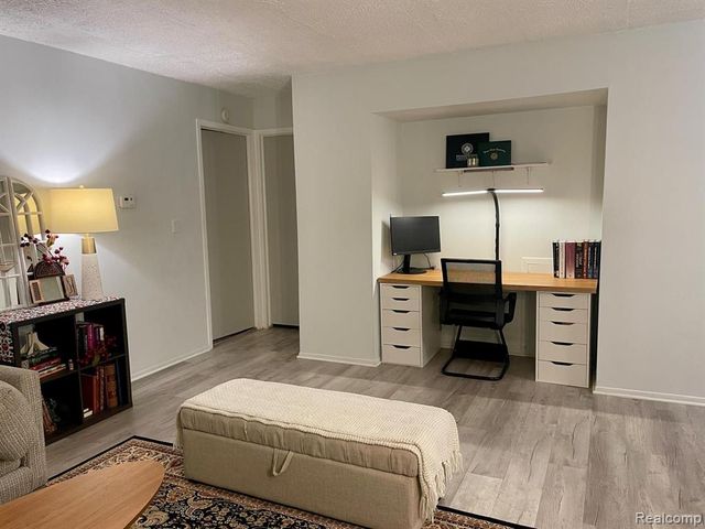 18344 University Park Drive, Livonia, MI 48152