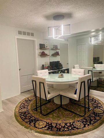 18344 University Park Drive, Livonia, MI 48152