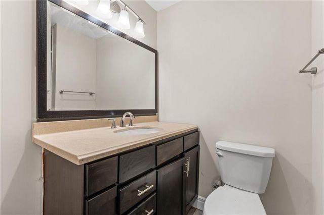 5820 NE 61st Street, Kansas City, MO 64119