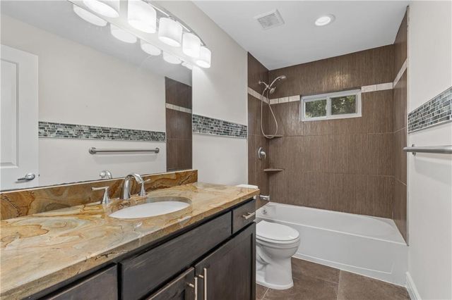 5820 NE 61st Street, Kansas City, MO 64119