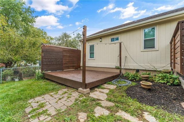 5820 NE 61st Street, Kansas City, MO 64119