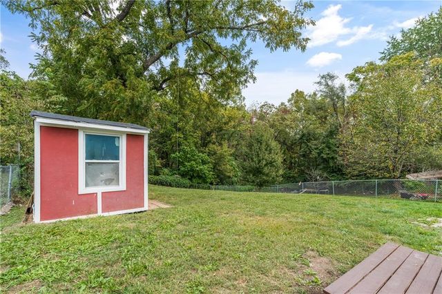 5820 NE 61st Street, Kansas City, MO 64119