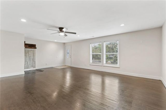 5820 NE 61st Street, Kansas City, MO 64119