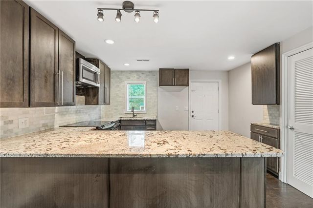 5820 NE 61st Street, Kansas City, MO 64119