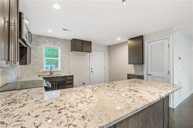 5820 NE 61st Street, Kansas City, MO 64119