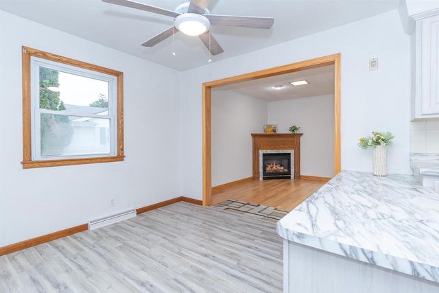 214 E TOWNE DRIVE, Hortonville, WI 54944