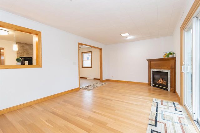 214 E TOWNE DRIVE, Hortonville, WI 54944