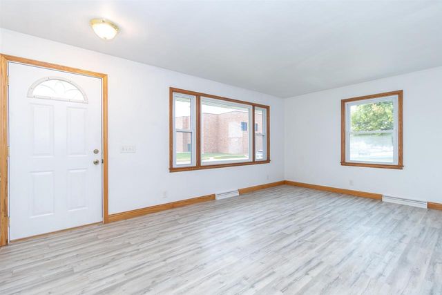 214 E TOWNE DRIVE, Hortonville, WI 54944