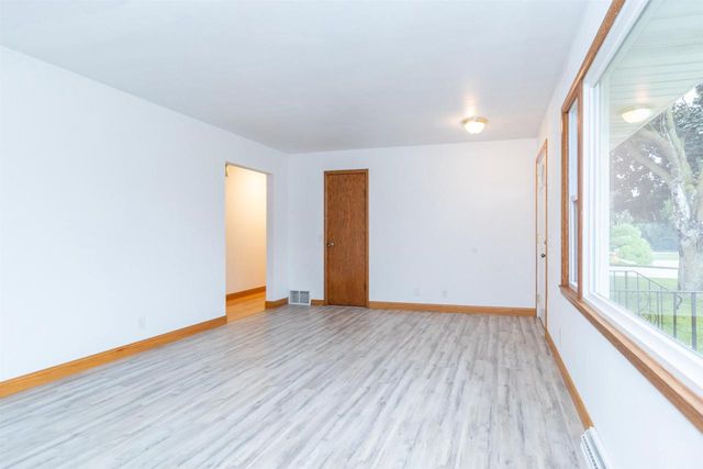 214 E TOWNE DRIVE, Hortonville, WI 54944