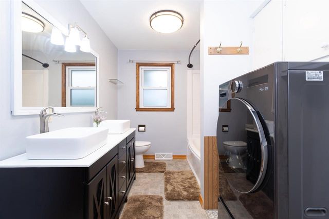 214 E TOWNE DRIVE, Hortonville, WI 54944