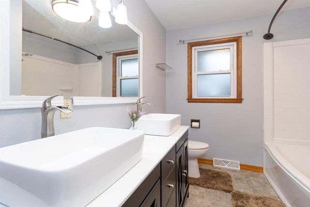 214 E TOWNE DRIVE, Hortonville, WI 54944