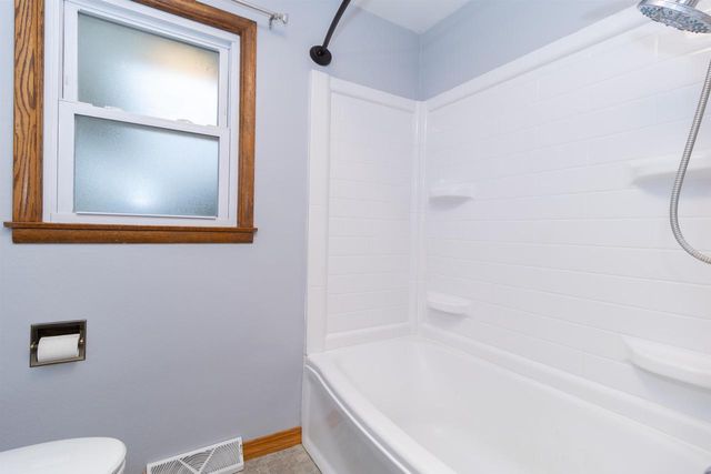 214 E TOWNE DRIVE, Hortonville, WI 54944