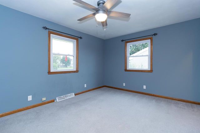 214 E TOWNE DRIVE, Hortonville, WI 54944