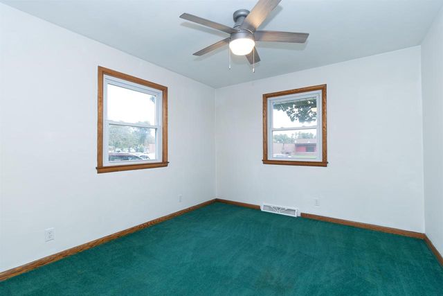 214 E TOWNE DRIVE, Hortonville, WI 54944