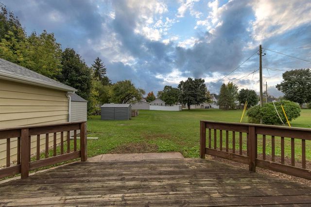 214 E TOWNE DRIVE, Hortonville, WI 54944