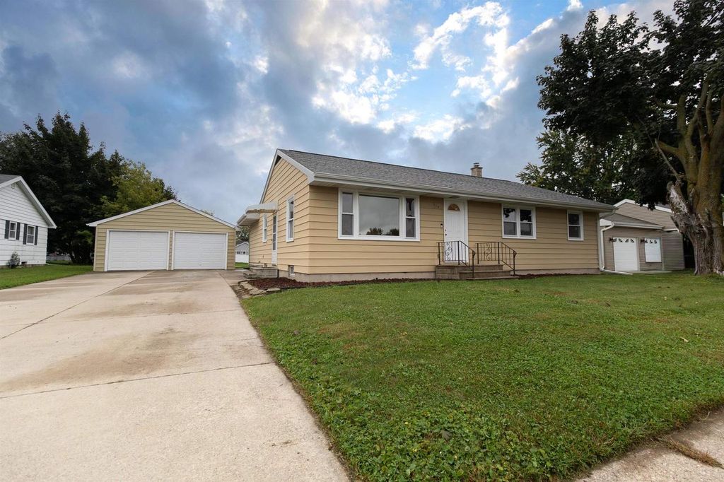 214 E TOWNE DRIVE, Hortonville, WI 54944