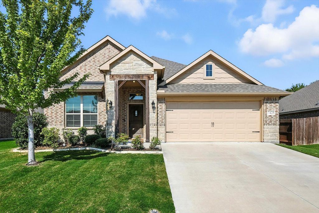 7425 Bellingham Road, Fort Worth, TX 76179
